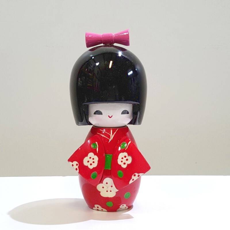 DealMux floral japonés kimono muchacha sonriente de madera de Kokeshi muñeca de juguete rojo 